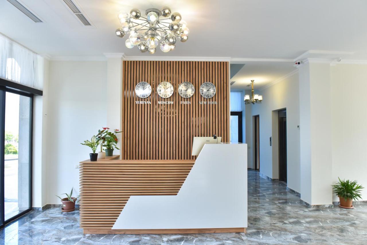 Altunyan Hotel 耶烈万 外观 照片