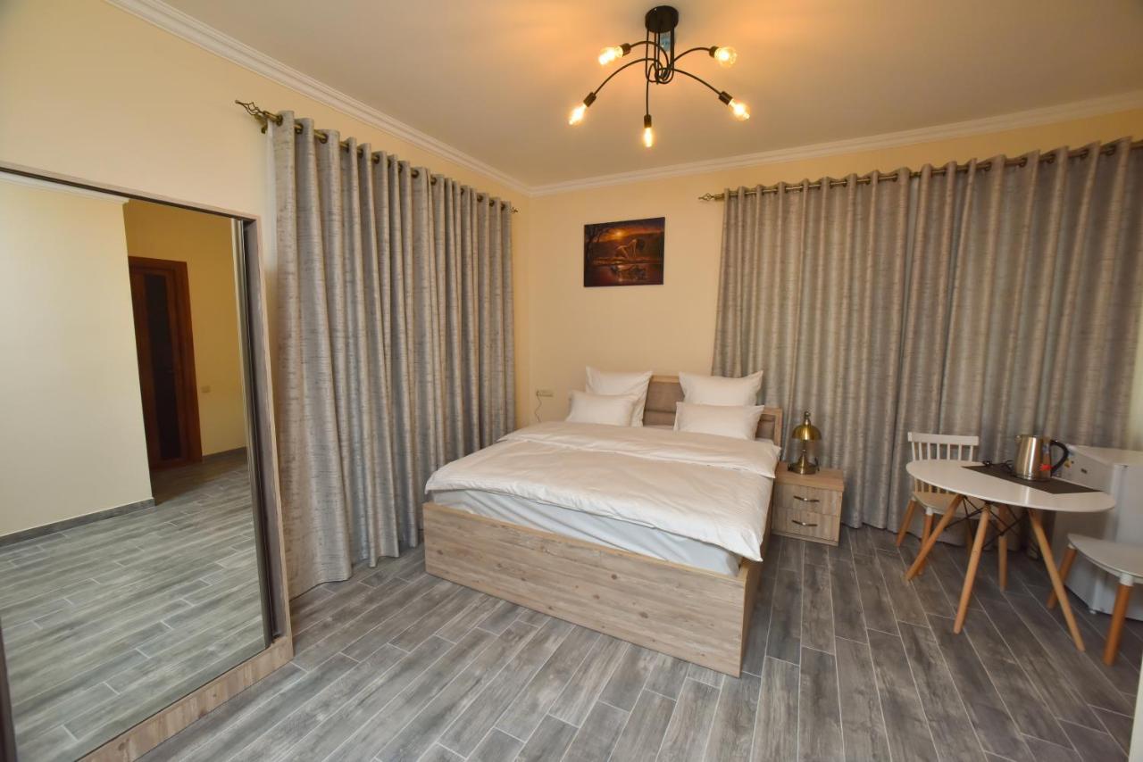 Altunyan Hotel 耶烈万 外观 照片