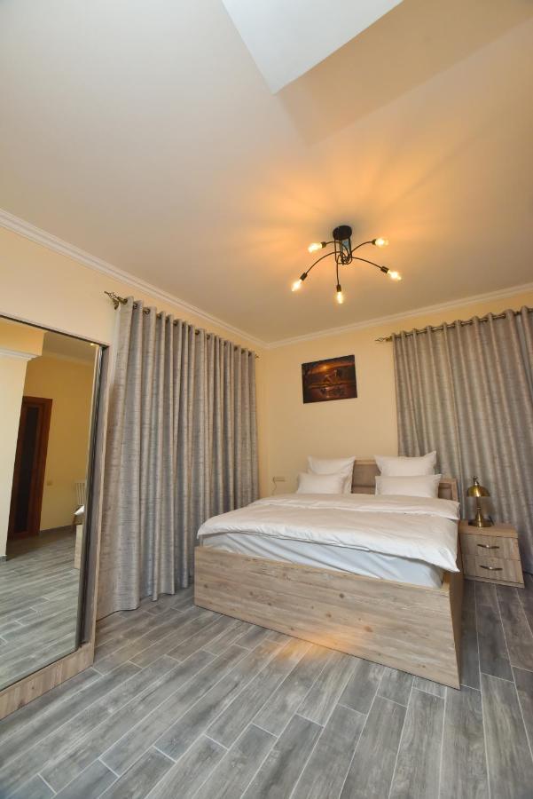 Altunyan Hotel 耶烈万 外观 照片