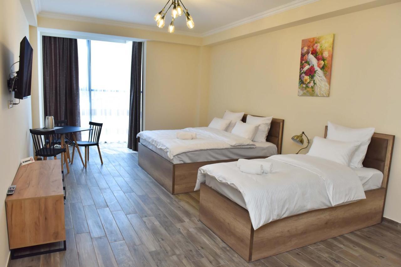 Altunyan Hotel 耶烈万 外观 照片