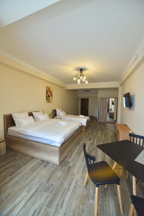 Altunyan Hotel 耶烈万 外观 照片