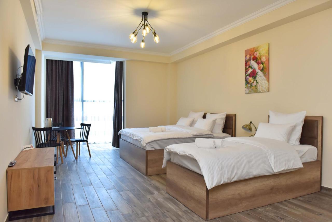 Altunyan Hotel 耶烈万 外观 照片