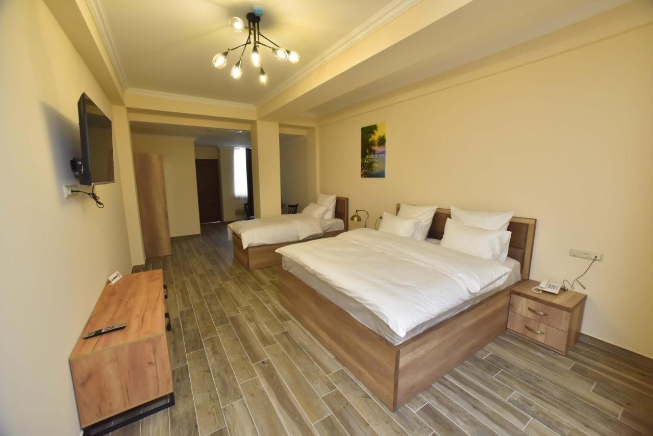 Altunyan Hotel 耶烈万 外观 照片