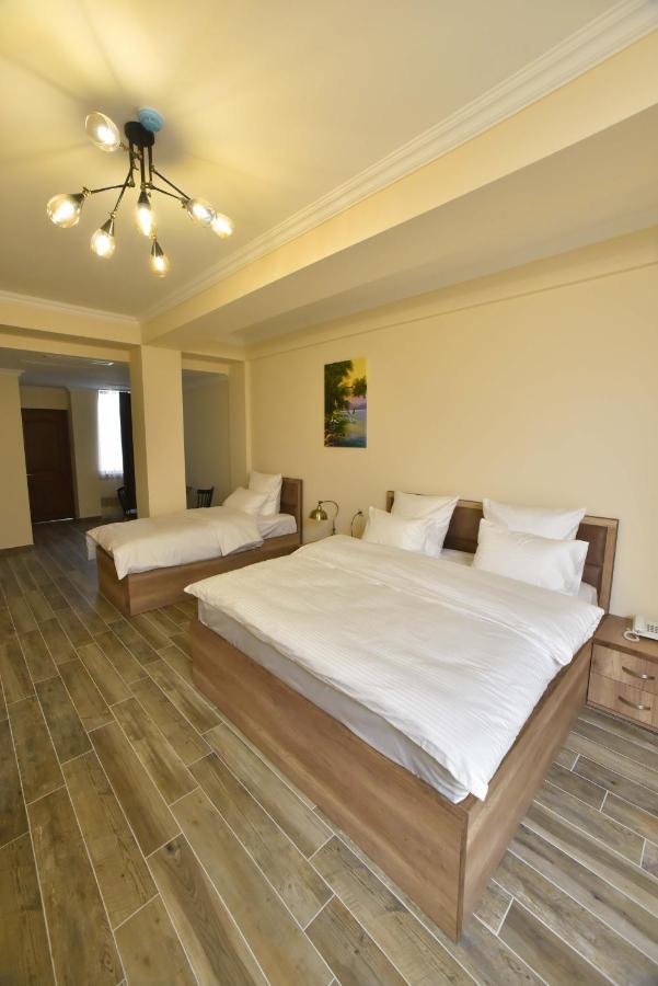 Altunyan Hotel 耶烈万 外观 照片