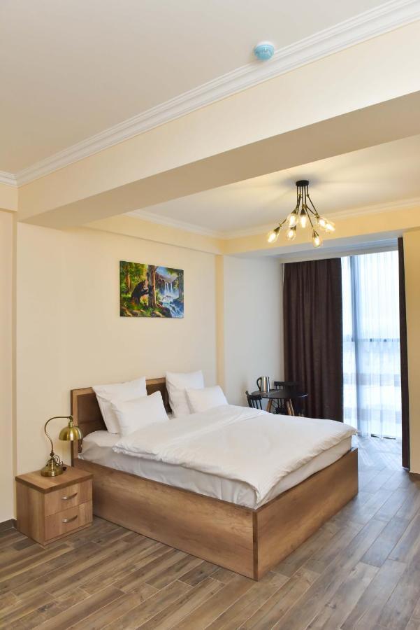 Altunyan Hotel 耶烈万 外观 照片