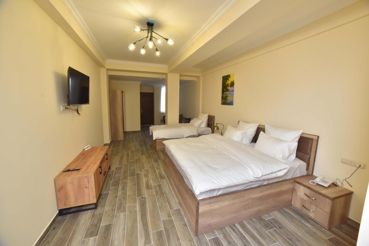 Altunyan Hotel 耶烈万 外观 照片