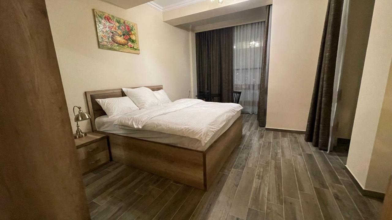 Altunyan Hotel 耶烈万 外观 照片