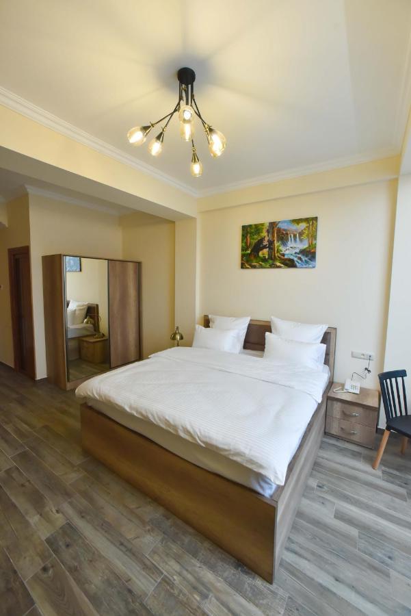 Altunyan Hotel 耶烈万 外观 照片