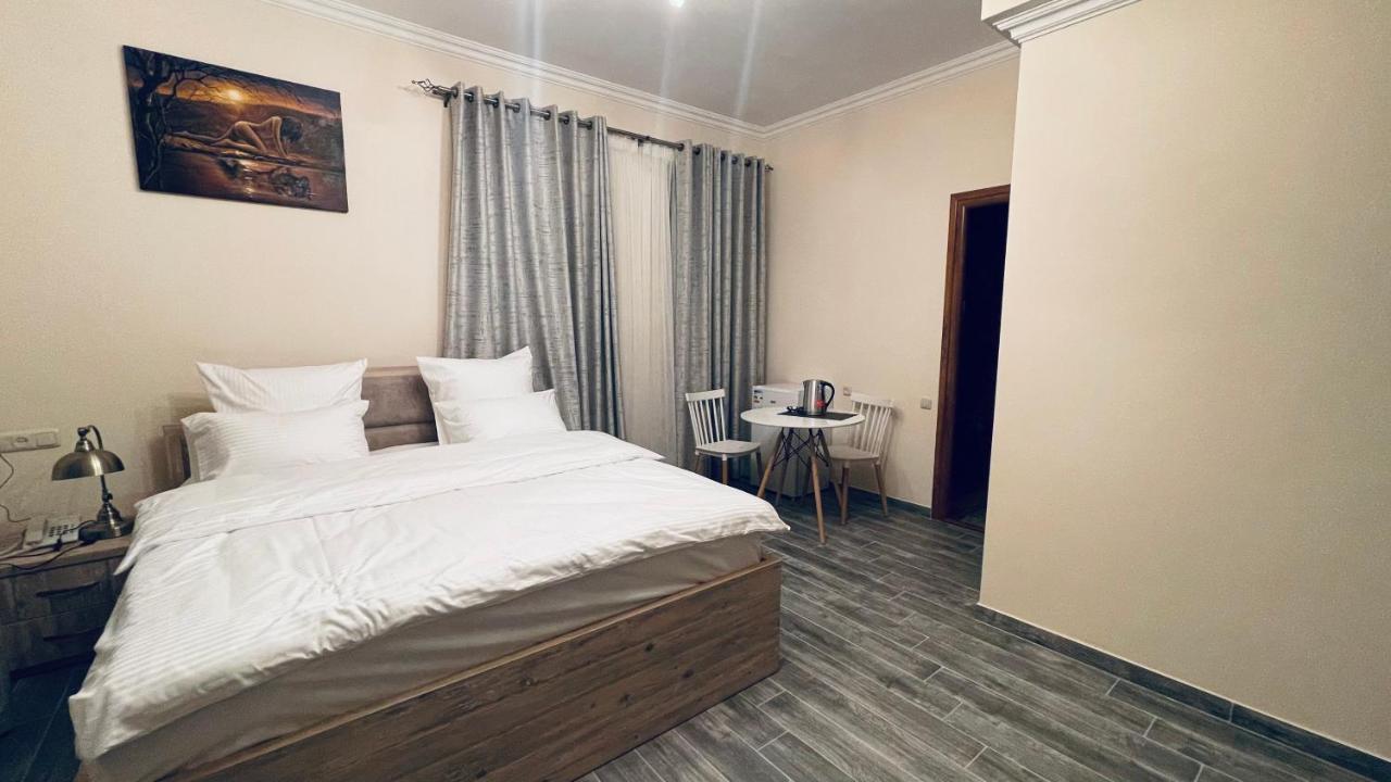 Altunyan Hotel 耶烈万 外观 照片