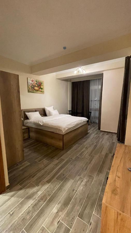 Altunyan Hotel 耶烈万 外观 照片