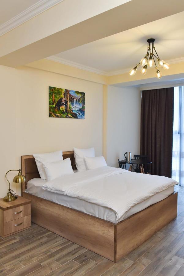 Altunyan Hotel 耶烈万 外观 照片