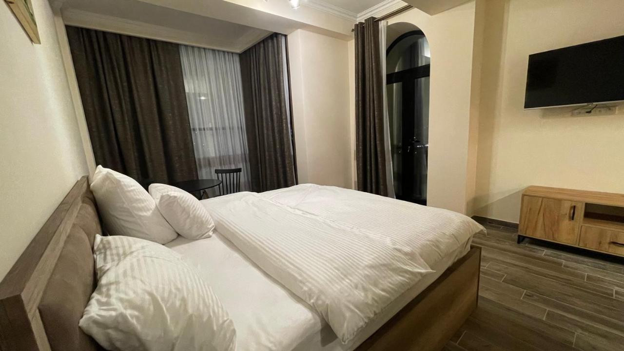 Altunyan Hotel 耶烈万 外观 照片